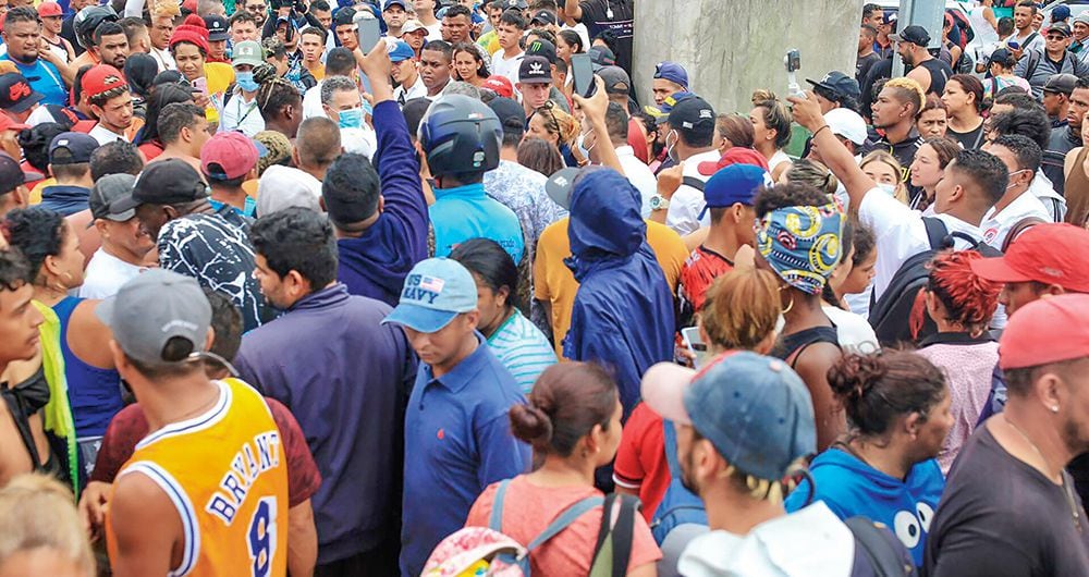  Se estima que más de 1.200 personas lleguen en la tarde y noche de este sábado a Medellín, haciendo escala para su viaje de regreso.