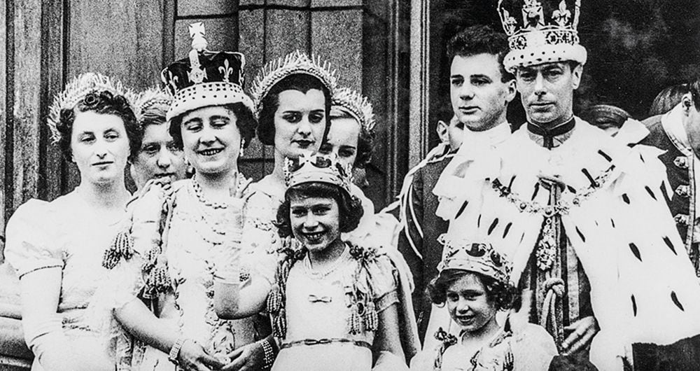  La coronación de Jorge VI en 1937. “Pobre de ti”, le dijo Margarita a Isabel II cuando supo que sería la próxima en reinar. 