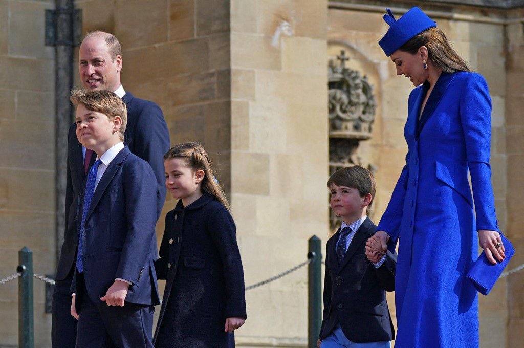 Britain's Prince William, Prince of Wales (2L), Britain's Prince George of Wales (L), Britain's Catherine, Princess of Wales (R), Britain's Princess Charlotte of Wales (C) and Britain's Prince Louis of Wales arrive for the Easter Mattins Service at St. George's Chapel, Windsor Castle on April 9, 2023. (Photo by Yui Mok / POOL / AFP)