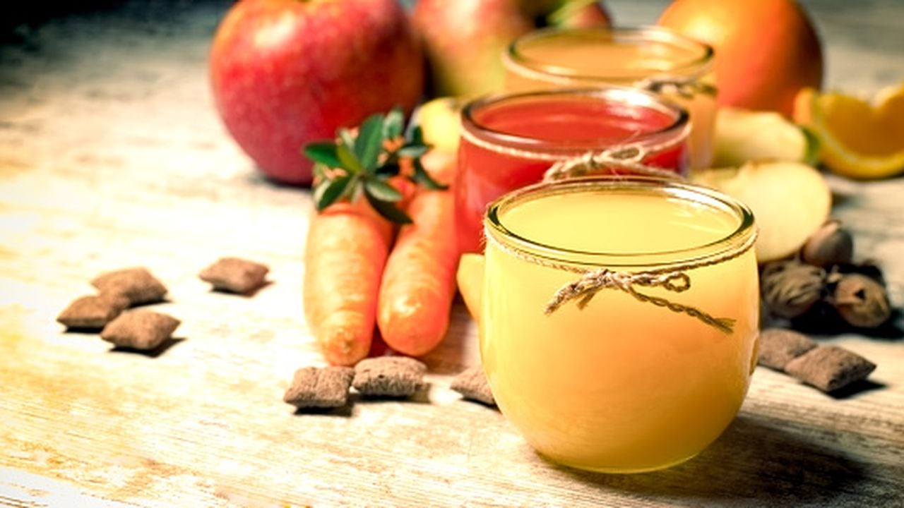 El jugo de la zanahoria, manzana y nueces frecuentemente contribuirá a fortalecer la memoria y a reducir el riesgo del envejecimiento prematuro del mismo.