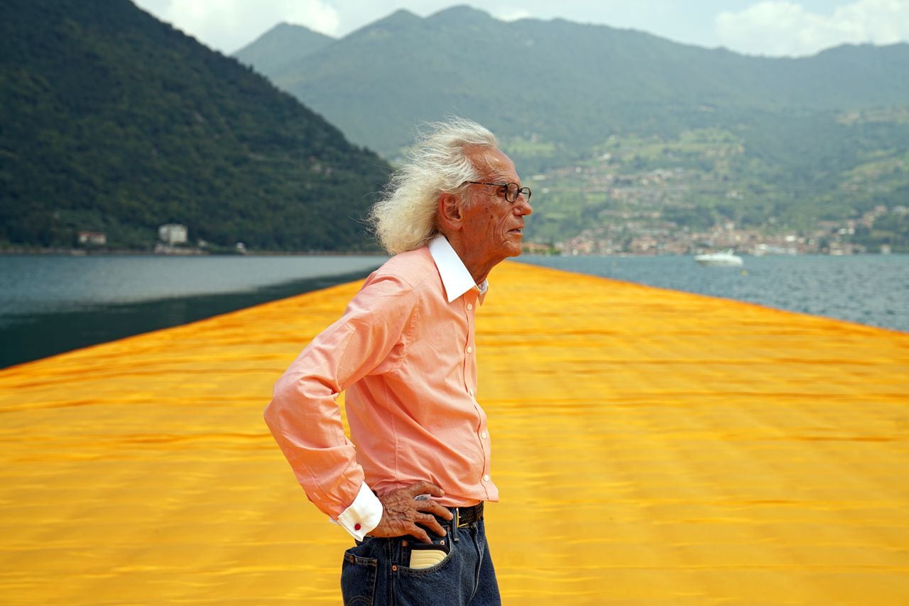 Christo and Jeanne-Claude
The Floating Piers, Lake Iseo, Italy, 2014-16
—
Wolfgang Volz