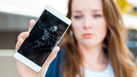 A pesar de la ubicuidad de los teléfonos celulares en la vida cotidiana, muchos usuarios no se dan cuenta de los hábitos que podrían estar contribuyendo al desgaste de la pantalla