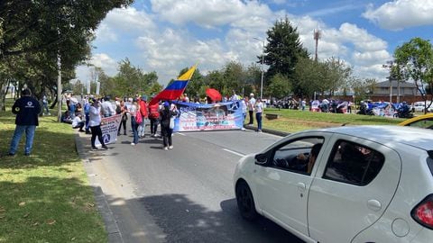 Protestas en la calle 26 en Bogotá por parte de funcionarios de la Aerocivil.
