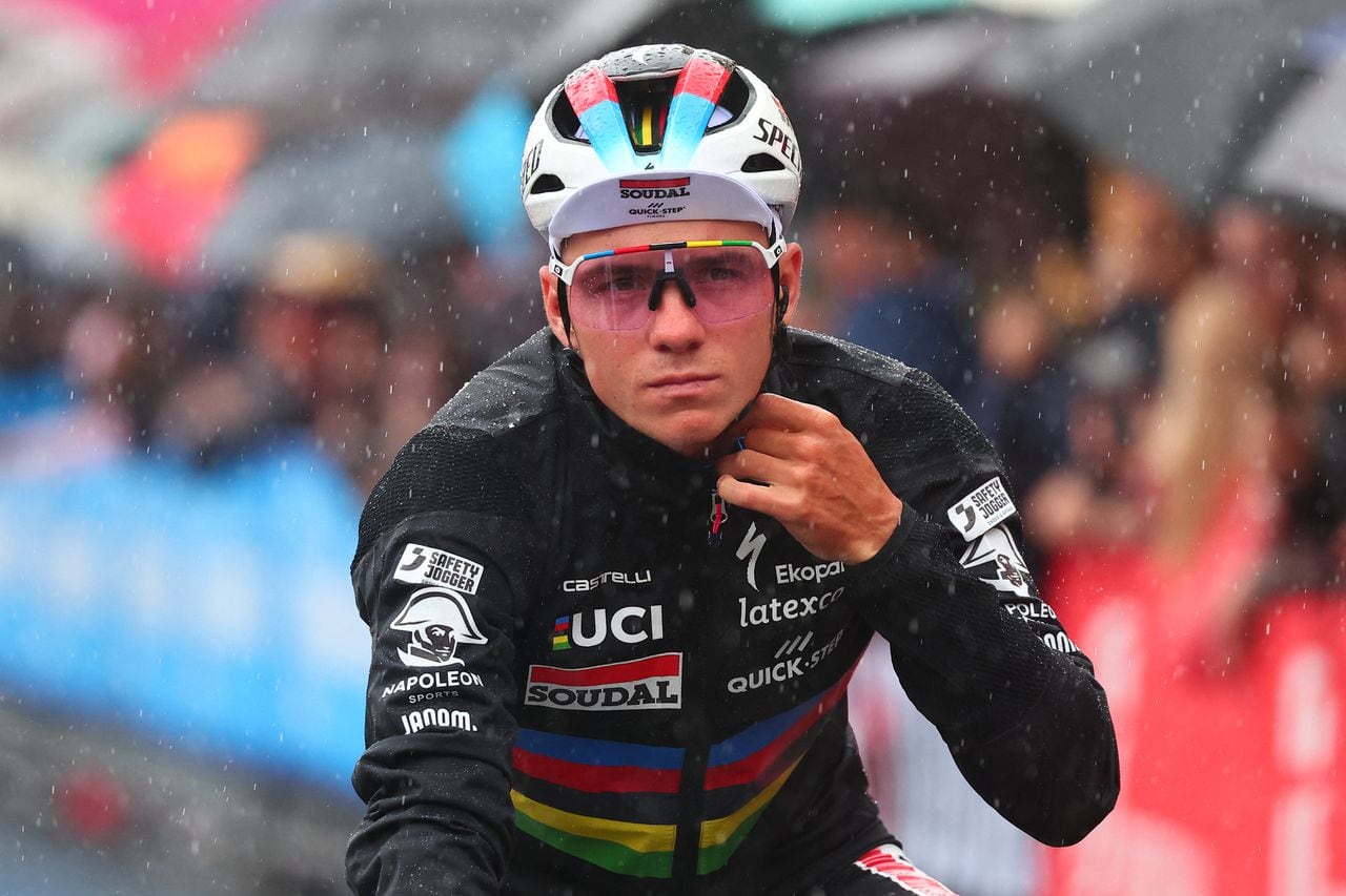 Soudal - Quick Step's Belgian rider Remco Evenepoel is seen prior to the fifth stage of the Giro d'Italia 2023 cycling race, 171 km between Atripalda and Salerno, on May 10, 2023. (Photo by Luca Bettini / AFP)
