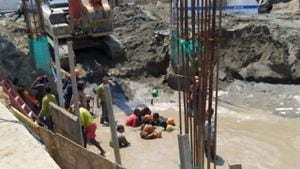 Organismos de socorro rescataron con vida a obrero que quedó atrapado en una construcción en Bocagrande.