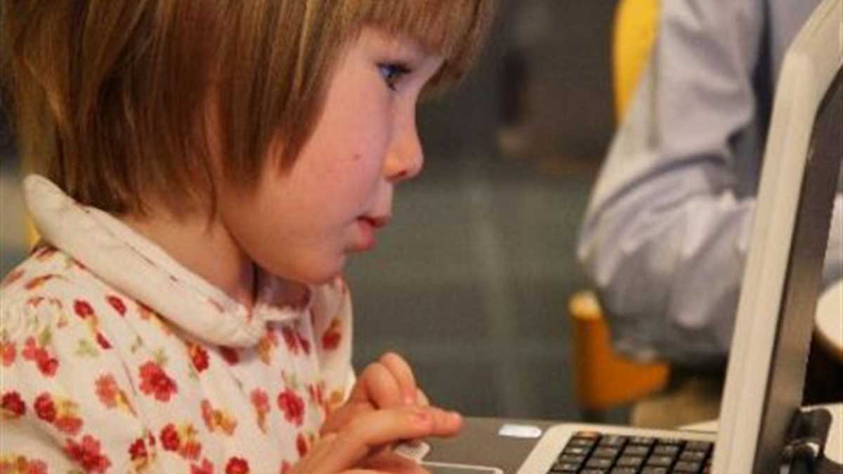 Revistafucsia.com te da algunos consejos que te serán útiles para prevenir que tus hijos entren en páginas Web no apropiadas para su edad.