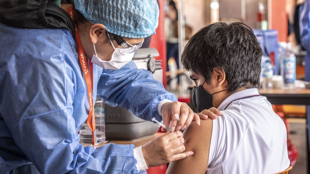 Vacunación contra Covid de niños mayores de 12 años en colegios.