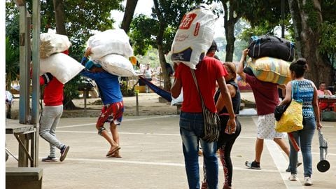 Miles de personas venezolanas siguen abandonando su país como consecuencia del agravamiento de las condiciones de vida y la crisis humanitaria.
