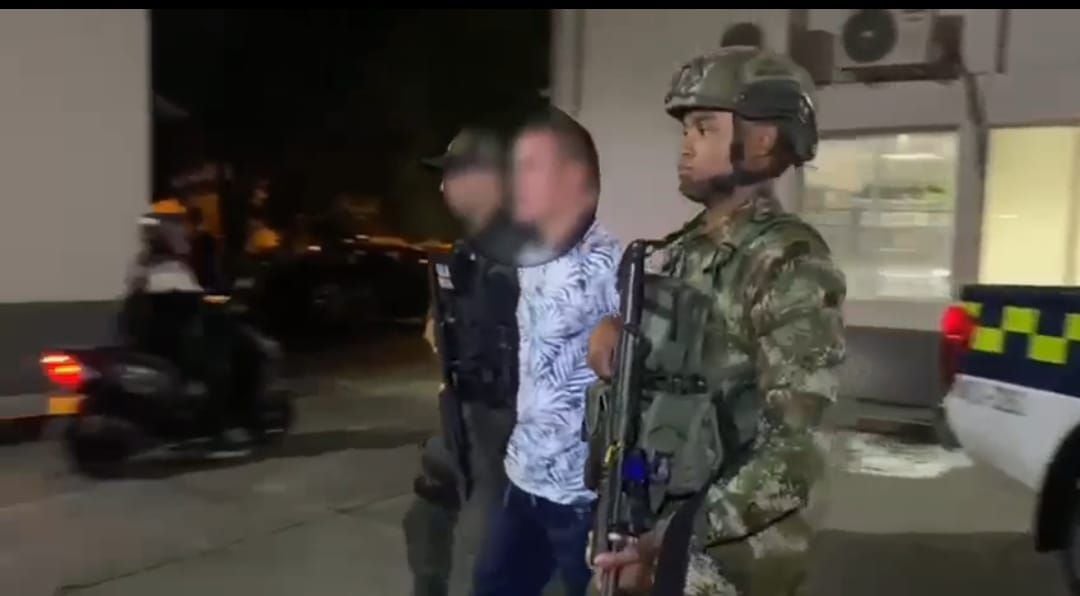 En Tuluá fue capturado alias Camilo Cagado, quien seríamiembro de las disidencias de las Farc. Foto tomada de video de la Policía Valle