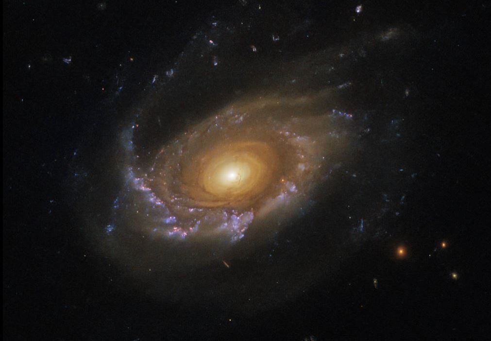 Hubble captura una galaxia a la deriva