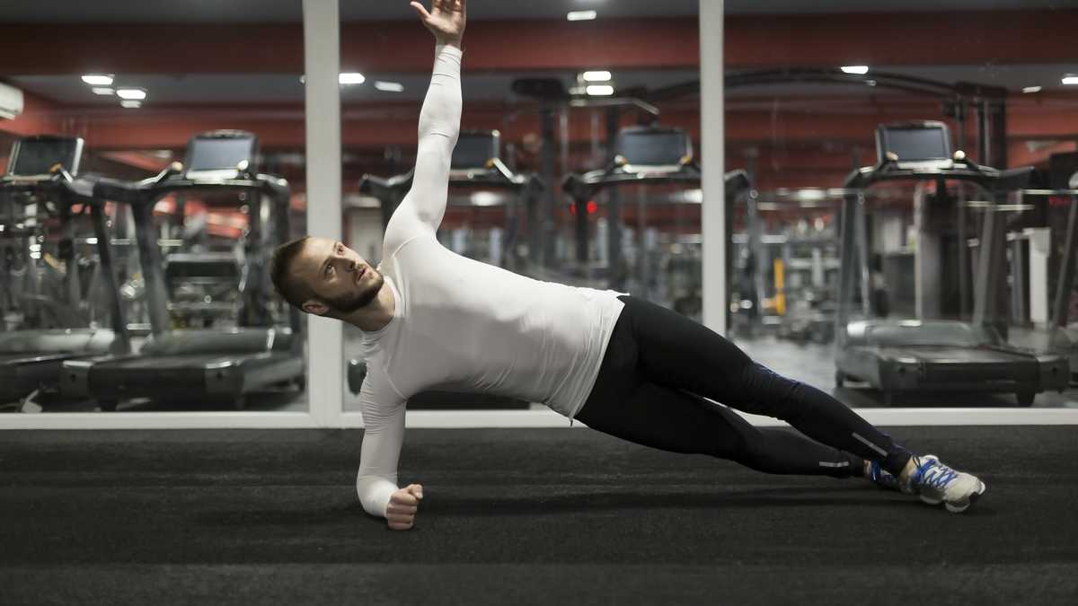 Side plank exercise Photo: Getty Images