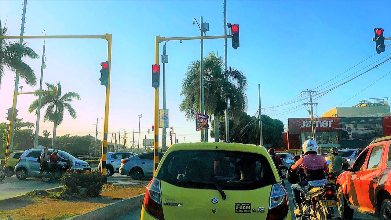 Movilidad en Cartagena - Semáforo a la altura del Castillo San Felipe en la Avenida Pedro de Heredia