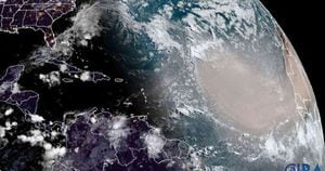 La nube se originó en África hace una semana. Foto: NOAA
