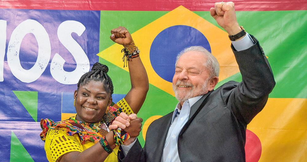 En Brasil, el expresidente Lula da Silva acompañó a Francia a diferentes eventos públicos. 