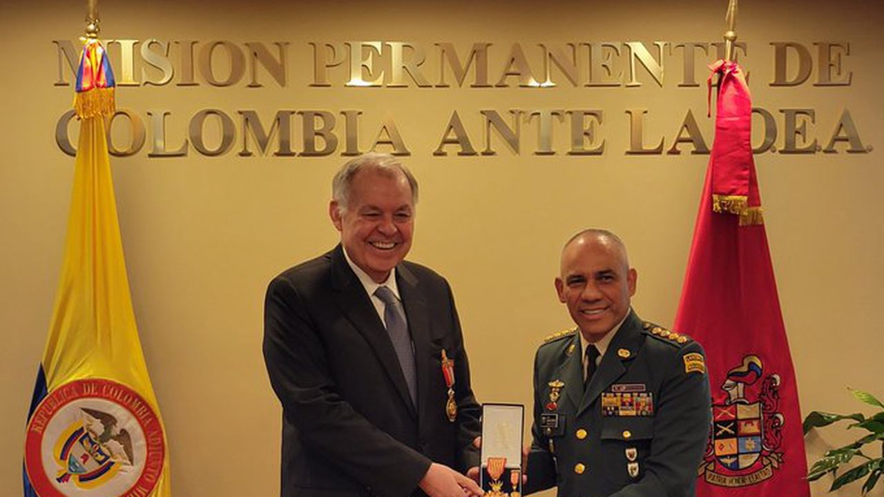 Alejandro Ordóñez y el general Eduardo Zapateiro