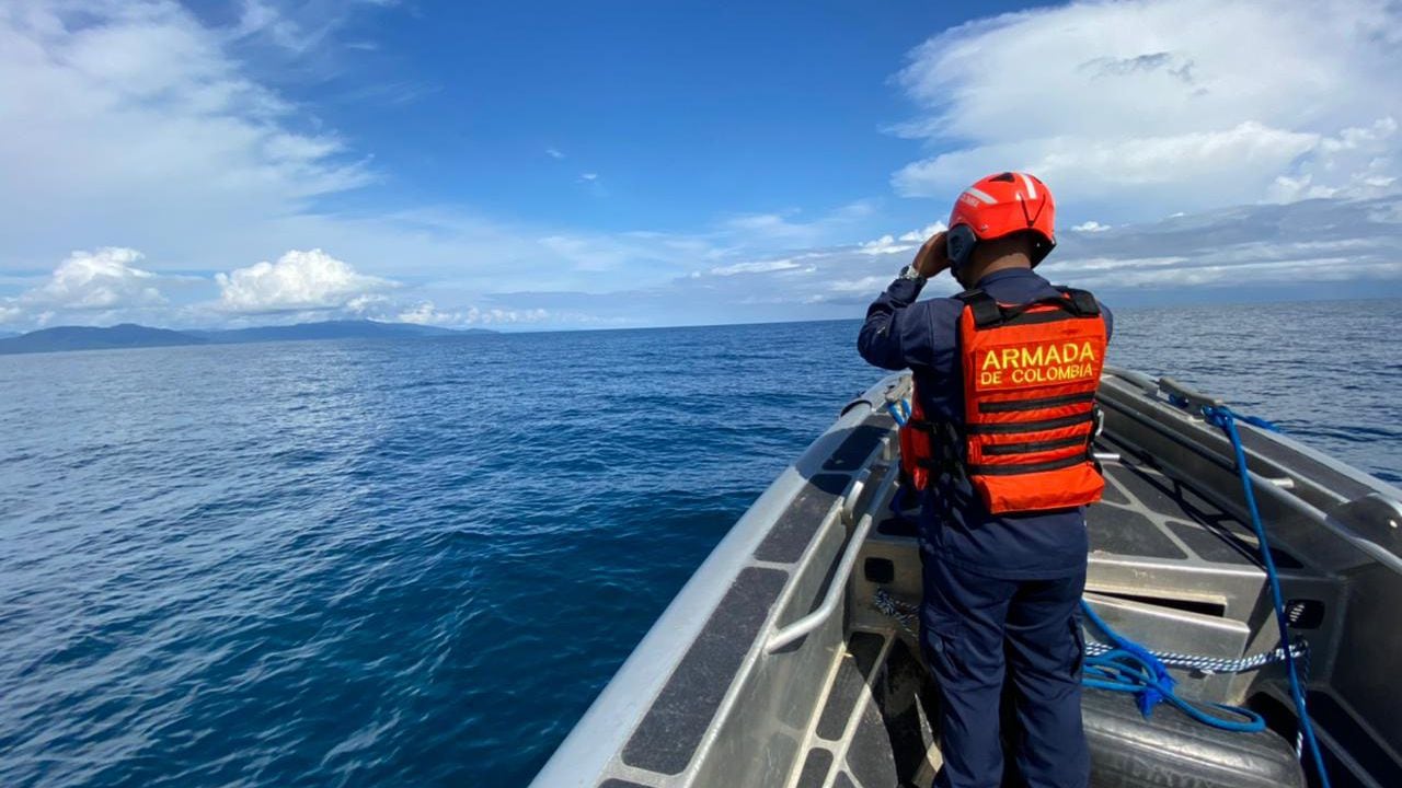Las autoridades colombianas y panameñas llevan más de 30 horas de búsqueda de por lo menos seis personas que desaparecieron en altamar.