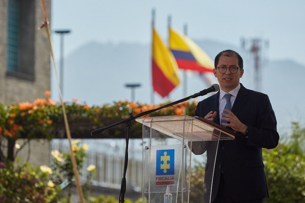 El fiscal general de la Nación, Francisco Barbosa, entregó los premios Enrique Low Murtra.