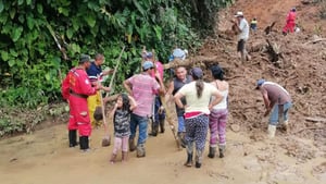 Dos personas murieron atrapadas en medio de un derrumbe en zona rural del municipio de Bolívar, Valle del Cauca.