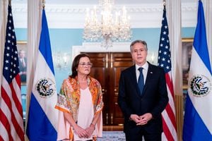 El Secretario de Estado de los Estados Unidos, Antony Blinken, y la Ministra de Relaciones Exteriores de El Salvador, Alexandra Hill.