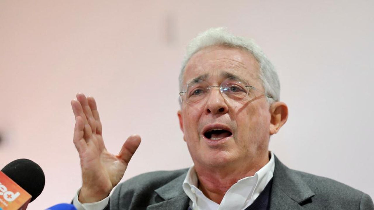 Alvaro Uribe Vélez rueda de prensa