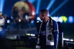 Kylian Mbappe del Paris Saint-Germain reacciona durante la ceremonia del trofeo de Campeones de Francia después del partido Ligue 1 Uber Eats entre el Paris Saint-Germain y el Toulouse FC en el Parque de los Principes.
