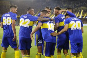 Frank Fabra celebra junto a sus compañeros de Boca Juniors en La Bombonera