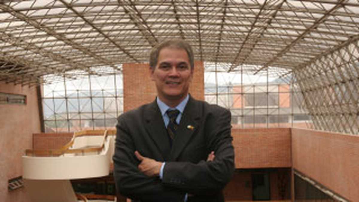 Antes de posesionarse como Superintendente de Sociedades, Hernando Ruiz era el director del diario ‘La Nación’. Ahora dice que el reto es prever las crisis empresariales para evitarlas.
