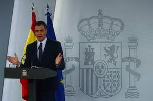 El presidente del gobierno de España Pedro Sánchez habla en una conferencia de prensa en el Palacio de la Moncloa en Madrid. (Sergio Pérez/Pool foto via AP)