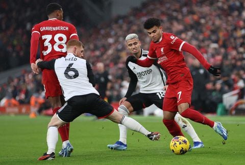 LIVERPOOL, ENGLAND - DECEMBER 03: Luis Diaz of Liverpool attempts to move past Harrison Reed of Fulham during the Premier League match between Liverpool FC and Fulham FC at Anfield on December 03, 2023 in Liverpool, England. (Photo by Clive Brunskill/Getty Images)