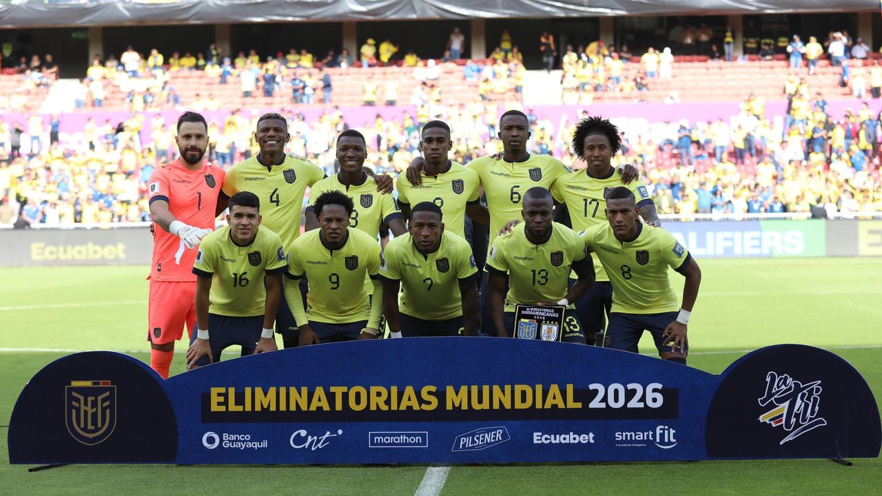 Equipo titular de Ecuador frente a Uruguay en la segunda fecha de las Eliminatorias.