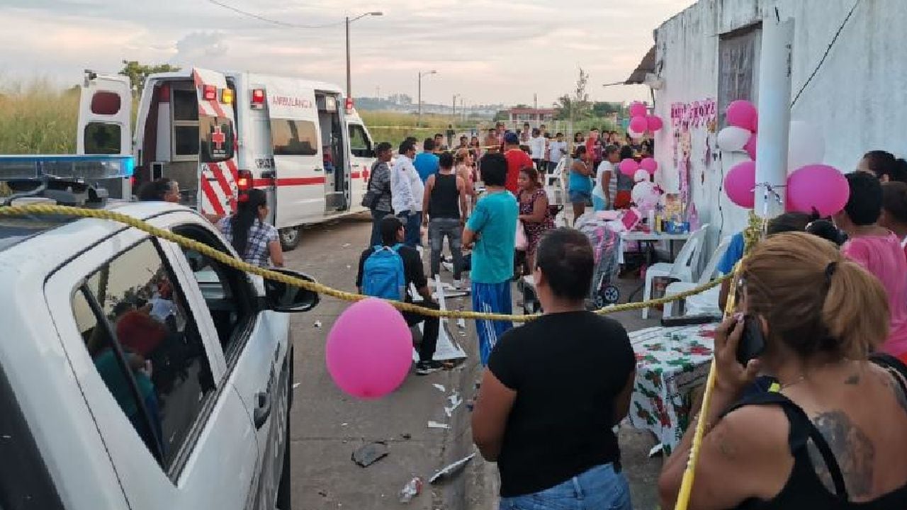 Conductor ebrio arrolla a invitados de babys hower en Veracruz, México y ocasiona muerte de bebé.
