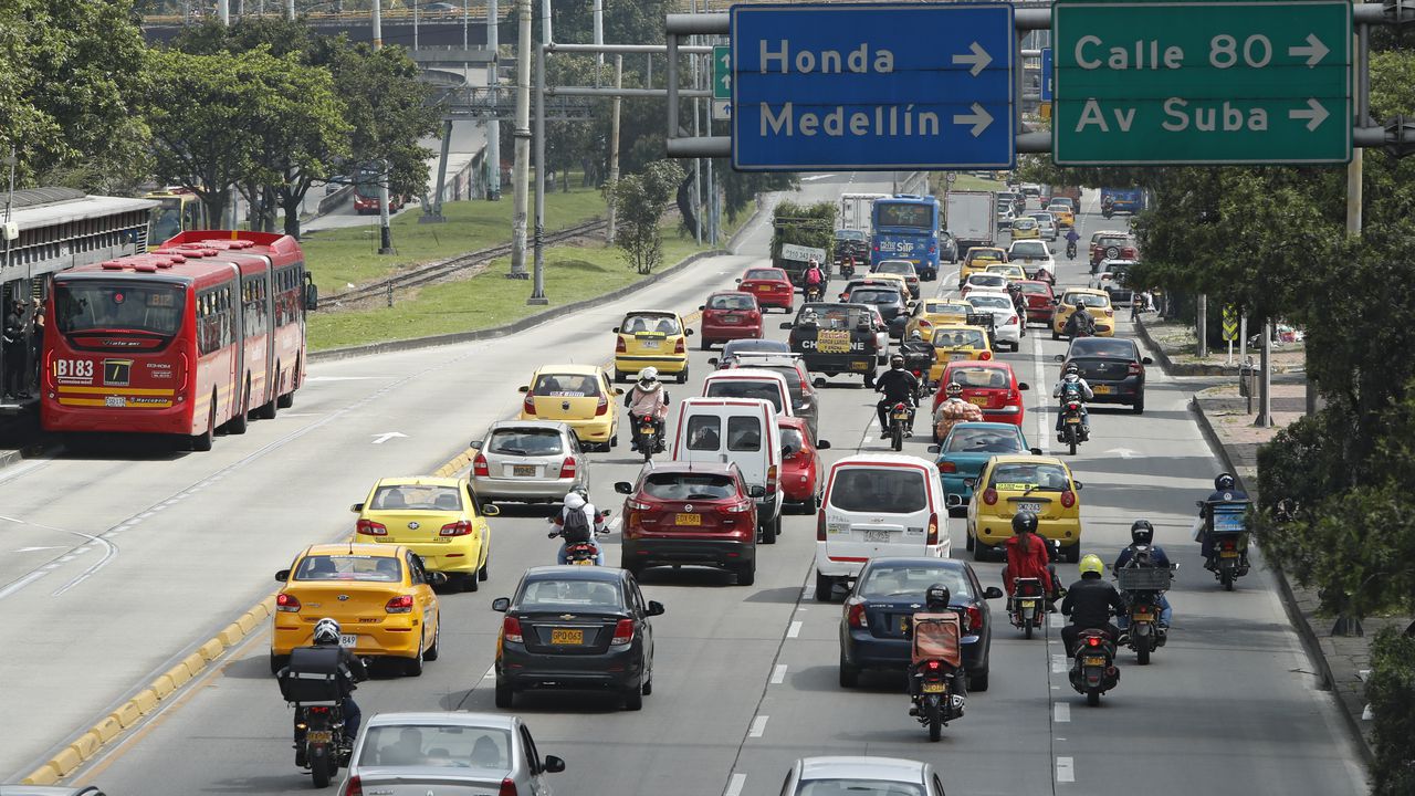 Movilidad en Bogotá en la primera semana de pico y placa todo el dia NQS 
Bogotá enero 12 del 2022
Foto Guillermo Torres Reina / Semana