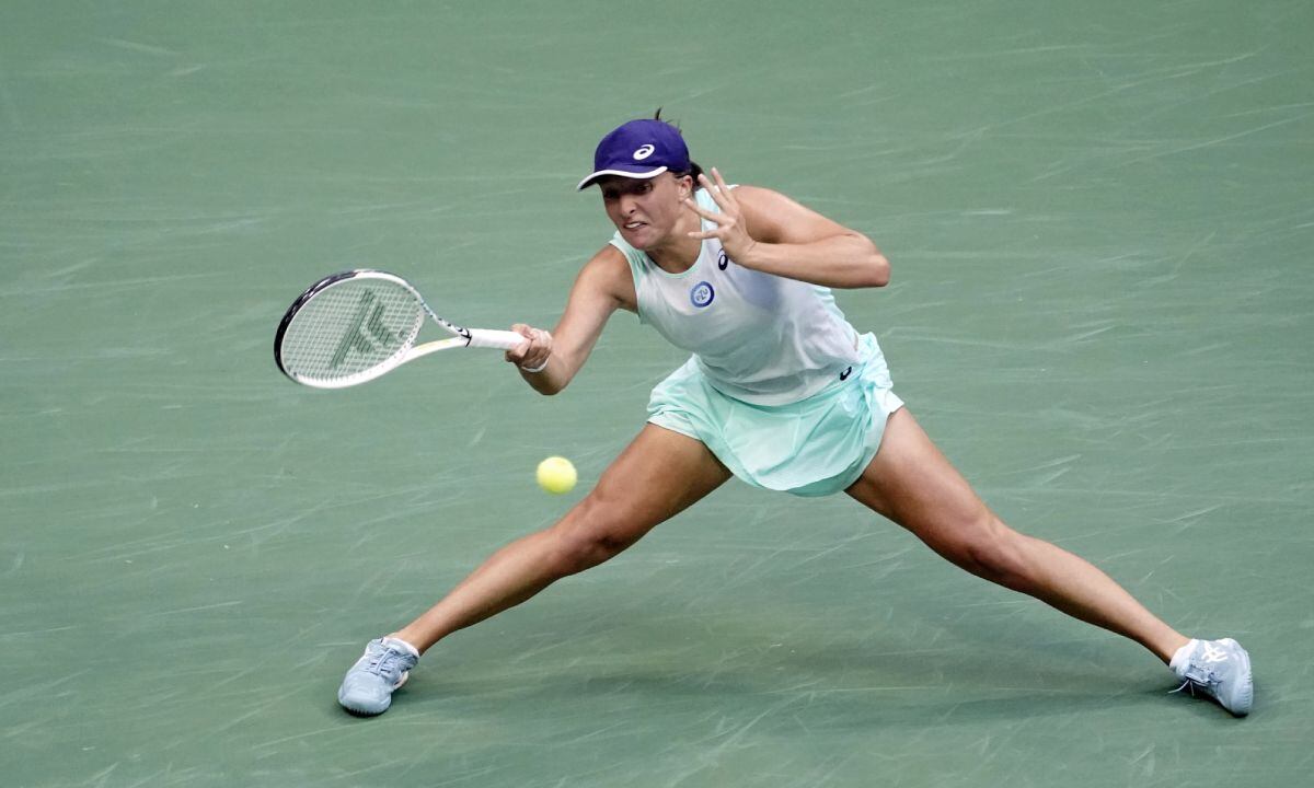 Iga Swiatek, of Poland, returns a shot to Ons Jabeur, of Tunisia, during the women's singles final of the U.S. Open tennis championships, Saturday, Sept. 10, 2022, in New York. (AP/Mary Altaffer)