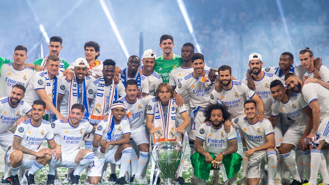 Jugadores del Real Madrid celebran el título de la Champions League 2021-2022