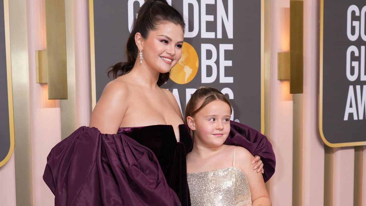 Selena went to the award ceremony in the company of her sister, little Gracie Elliot Teefey.