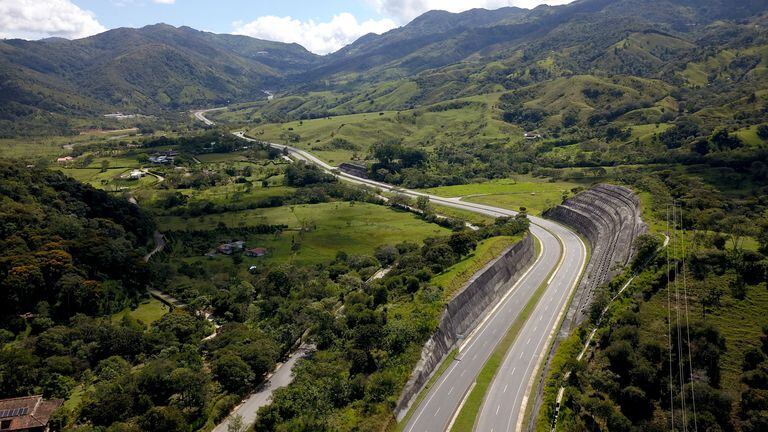 Vías del Nus conecta a municipios que después del cierre del Ferrocarril de Antioquia estaban muy aislados por la deficiencia de las vías.