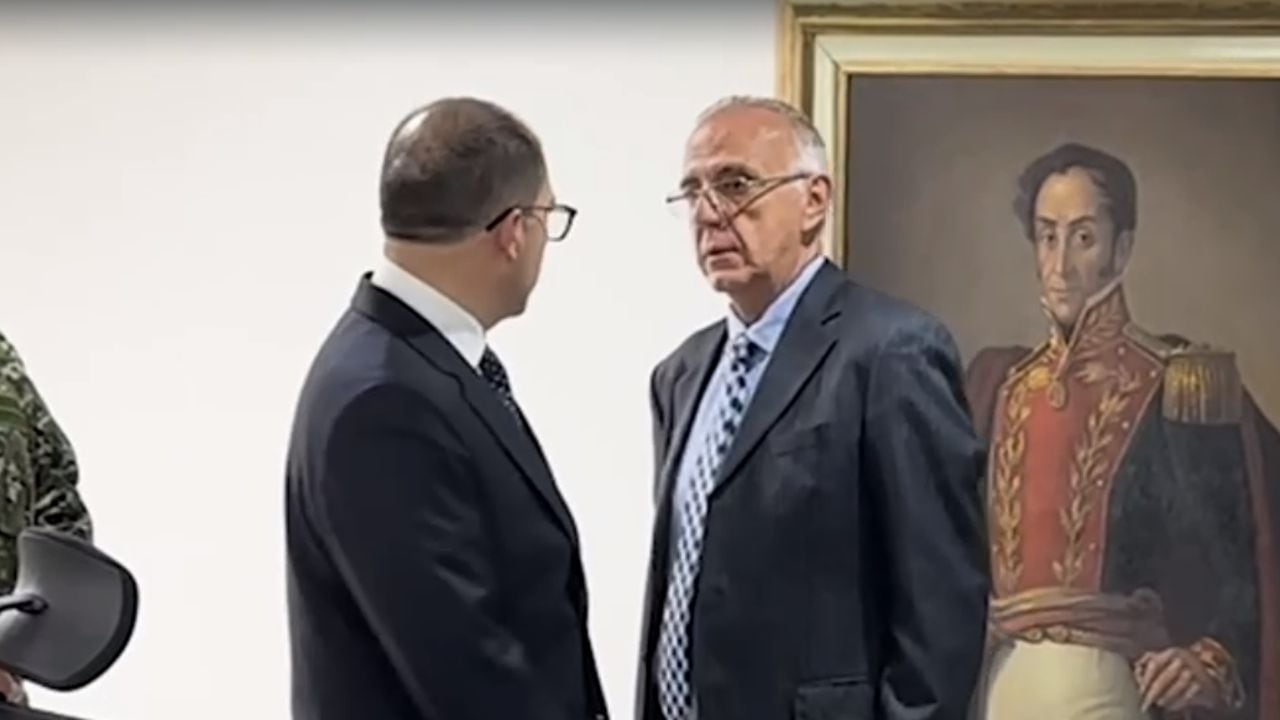 El fiscal Francisco Barbosa y el ministro Iván Velásquez se reunieron para hablar de presunto plan del ELN para asesinar a Barbosa.