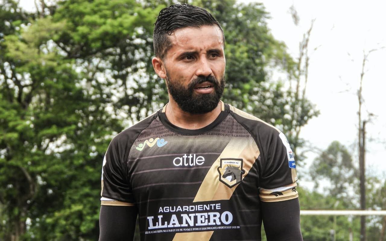 Manuel González, jugador de Llaneros. En un pronunciamiento en redes sociales, el futbolista asegura que no recibieron un solo peso para dejar ascender al Unión Magdalena.