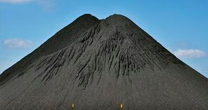  La situación del carbón es compleja. Cerrejón inició un proceso de transformación para hacer sostenible su operación y Glencore devolvió los títulos mineros que venía operando Prodeco. 