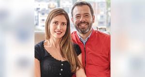 Carolina  Deik y Carlos Fernando Galán se conocieron cuando la abogada lo buscó para una entrevista en 2007. Se casaron en Barranquilla en 2011.