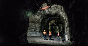 La mina de Zijin-Continental en Buriticá, Antioquia, es una de las grandes apuestas del país para industrializar una actividad que se ha caracterizado por la alta informalidad y la ilegalidad. Buriticá, de 11.000 habitantes, recibirá 37.000 millones en regalías de acá a 2025.