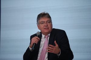 Mauricio Cárdenas Santamaría, profesor de la Escuela de Asuntos
Internacionales y Públicos de la Universidad de Columbia