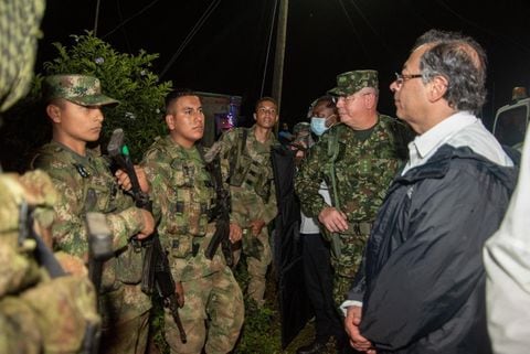 También visitó los soldados heridos que son atendidos en el Hospital Universitario Valle de Lili