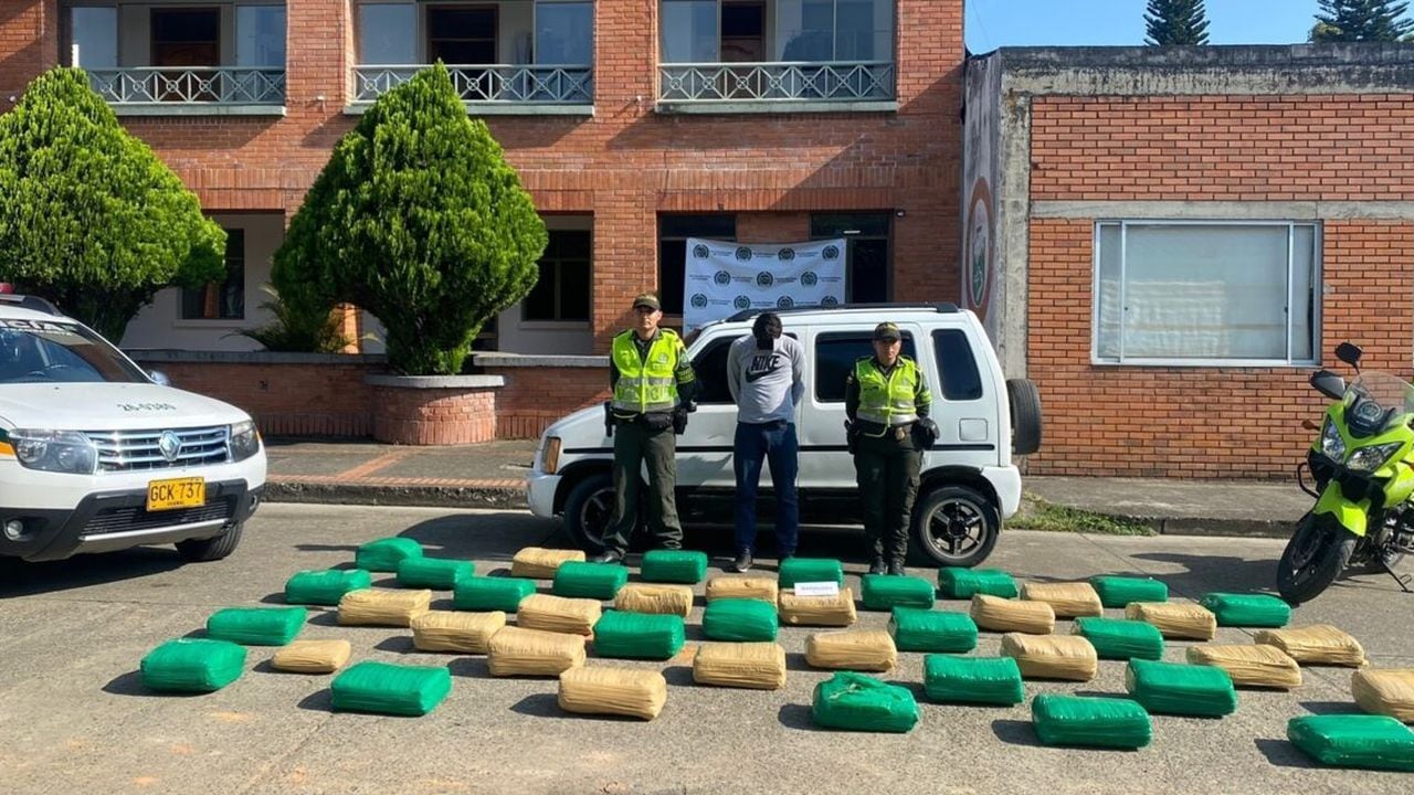 Un hombre fue capturado en le operativo por transportar la marihuana en un vehículo particular