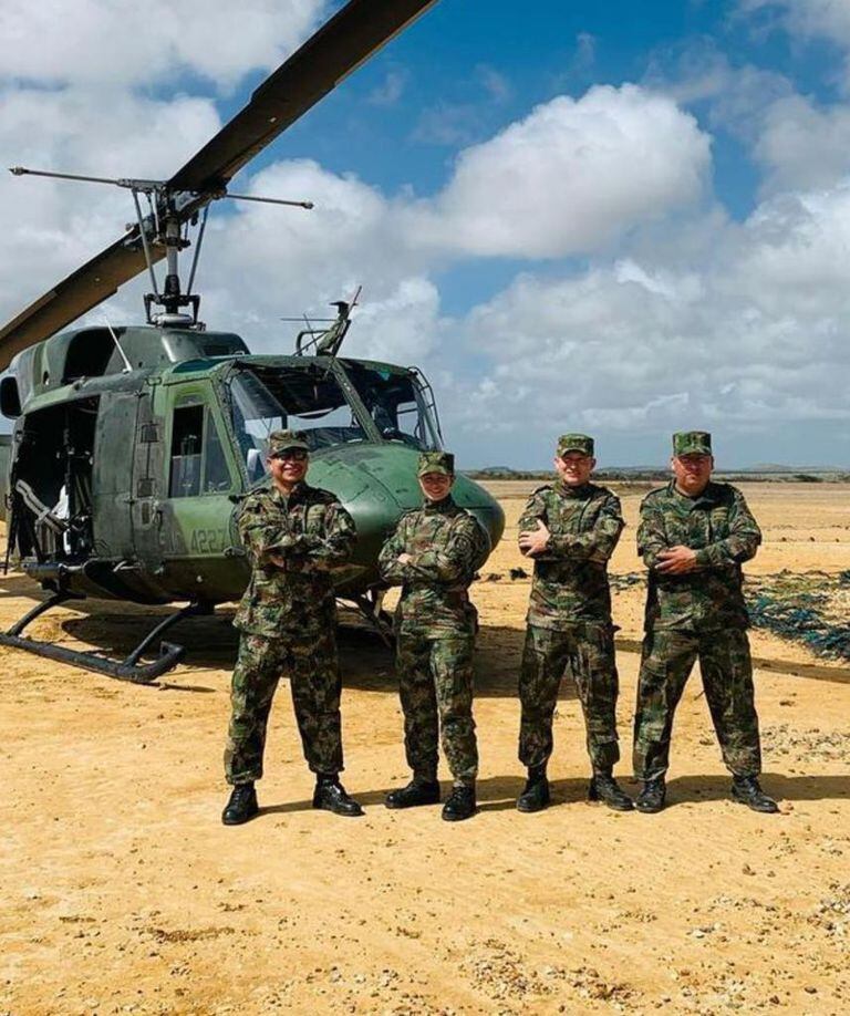 Atención: cayó un helicóptero del Ejército en zona urbana de Quibdó, Chocó. Dos de los están muertos y buscan a los otros dos.