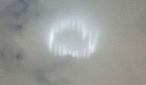 La aparición de un anillo de luz en el cielo de Milán creó especulaciones sobre una visita de extraterrestres.
