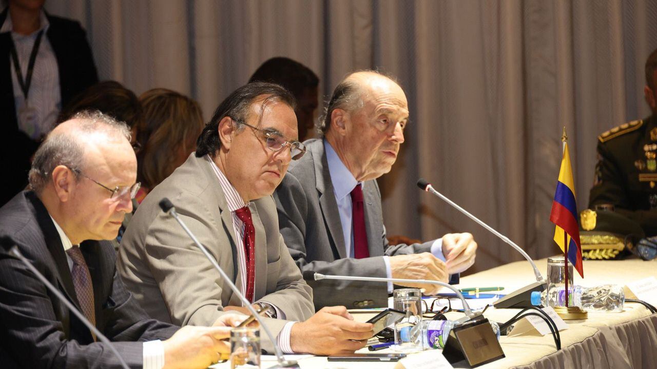 Canciller Álvaro Leyva se reunió con delegados de Estados Unidos y Panamá.