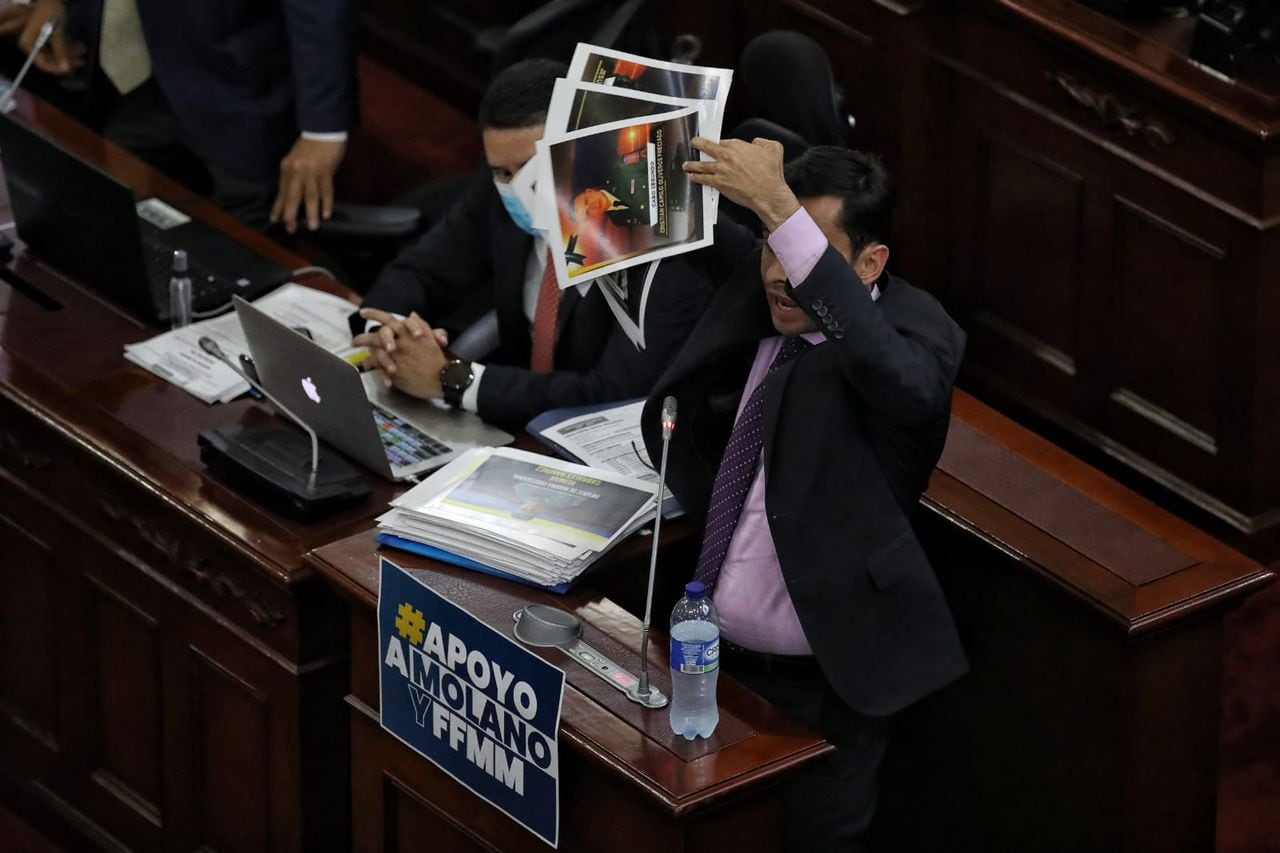 Moción de Censura Ministro Diego Molano, carteles de apoyo al Ministro