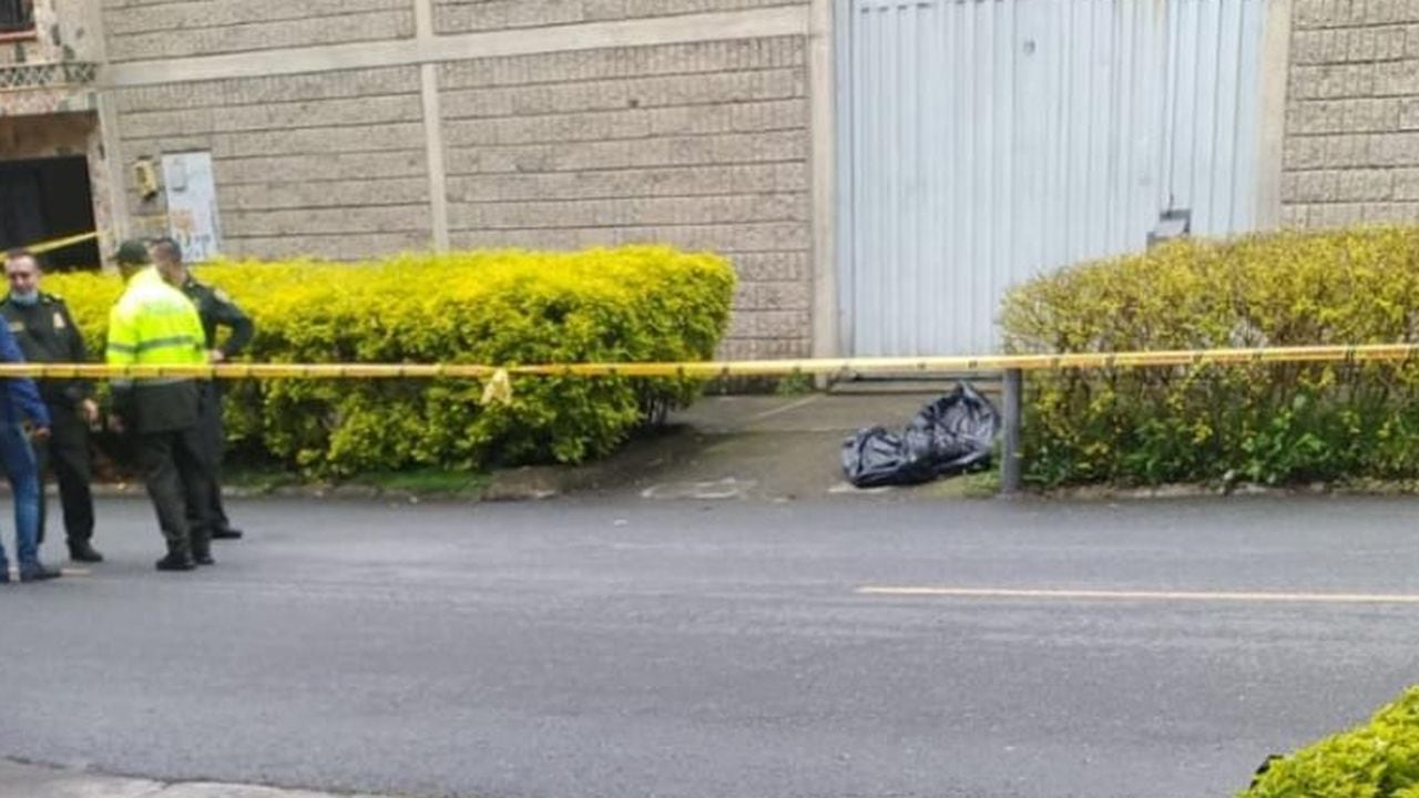 Cadáver envuelto en bolsas plásticas en Medellín.