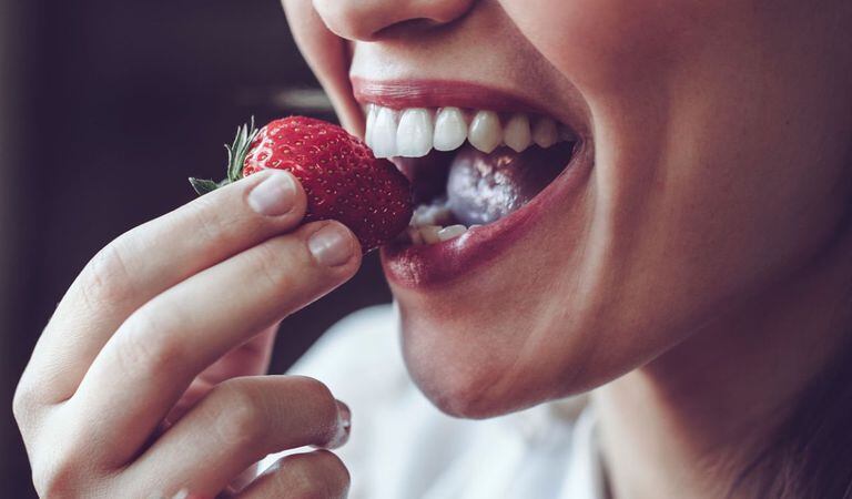 Stroberi adalah sekutu gigi putih